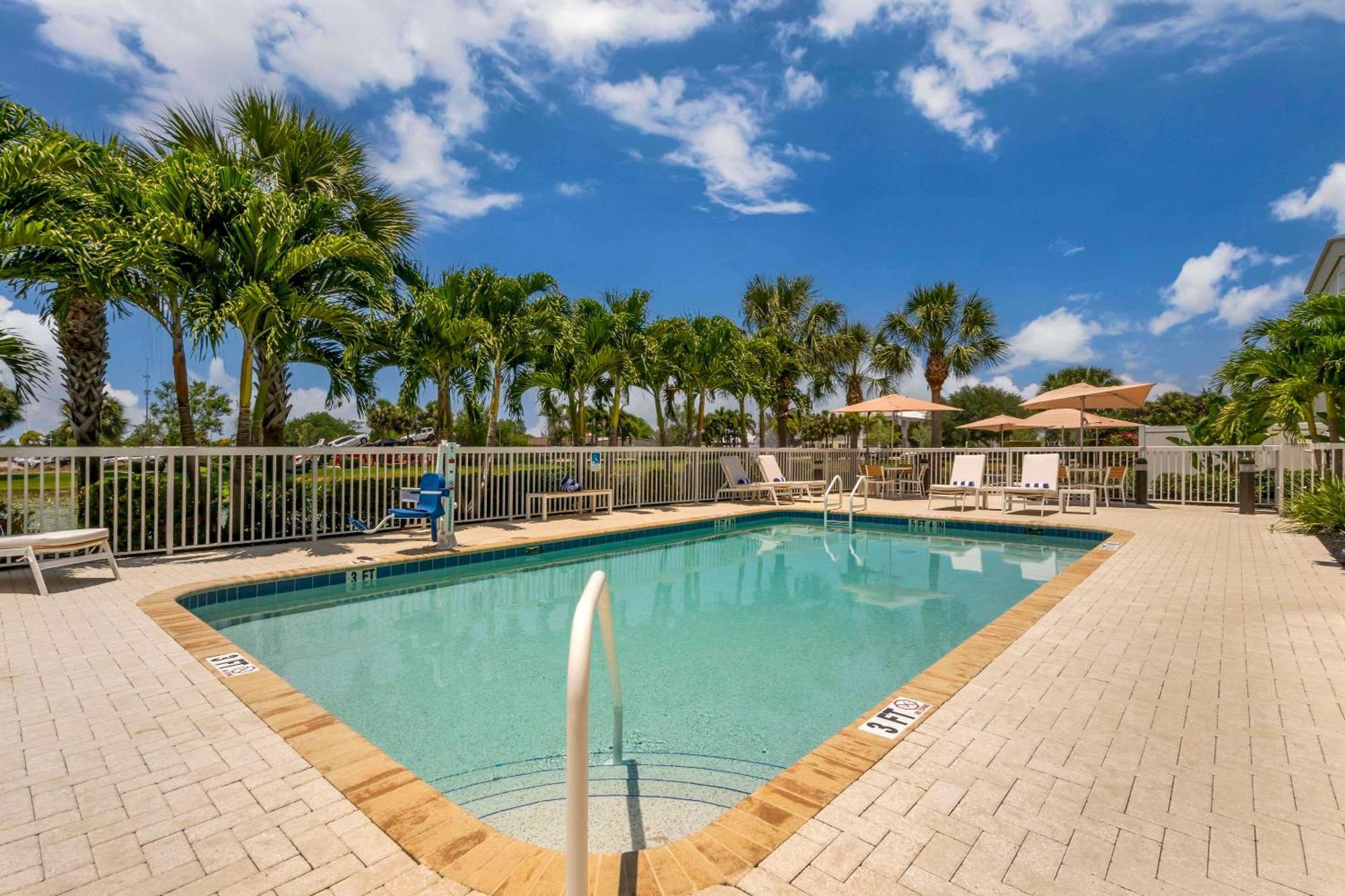 Comfort Suites Sarasota-Siesta Key Vamo Екстер'єр фото